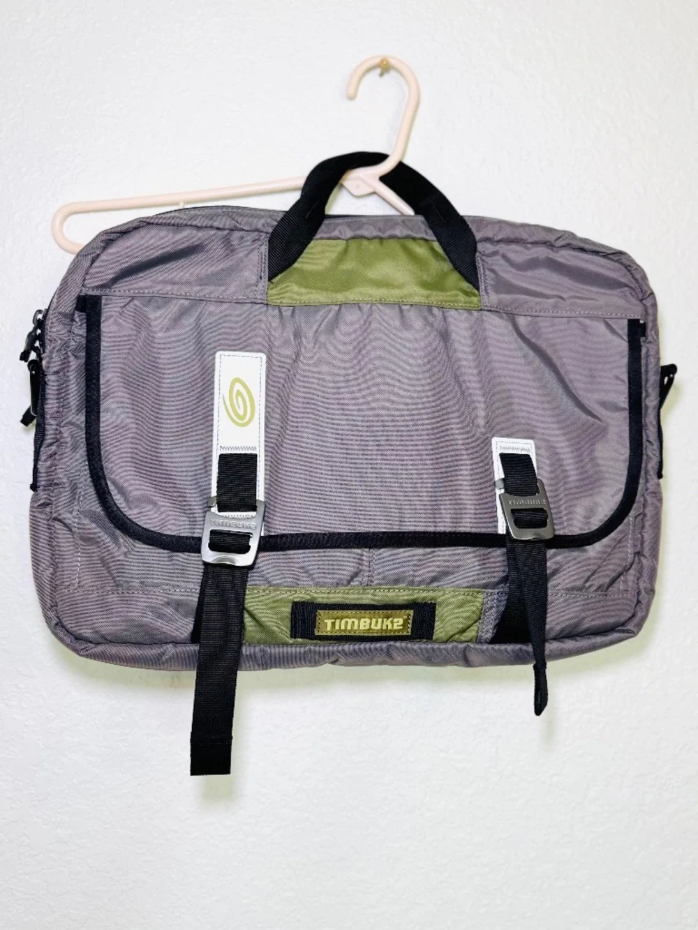 Timbuk2 Command Messenger Laptop Bag Size Medium Gray Crossbody Strap Travel New